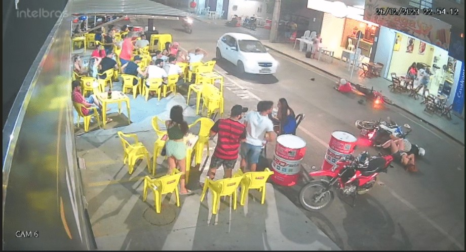 Motocicletas colidem em avenida de Guanambi; motociclista guiava na contramão