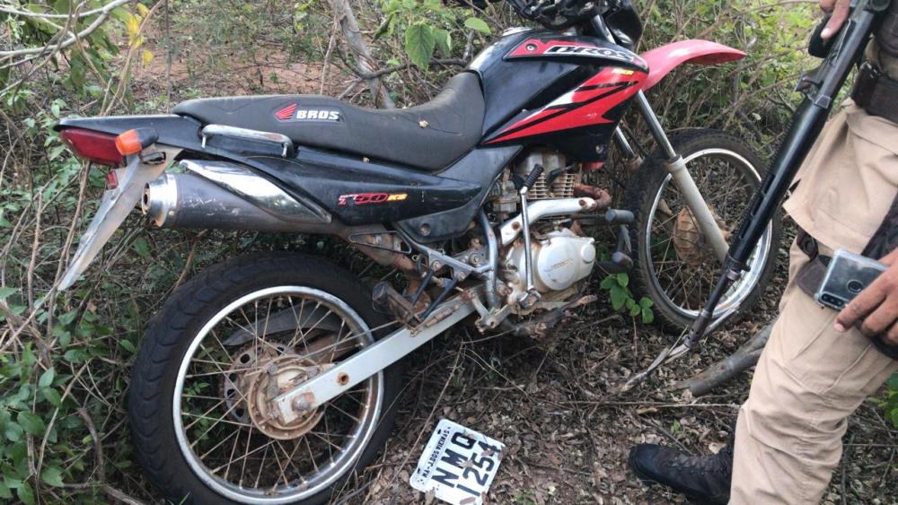 PM recupera motocicleta com restrição de roubo em Caculé