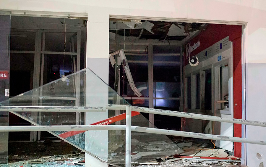 Grupo armado invade cidade na região da Chapada, explode agência bancária e faz três reféns