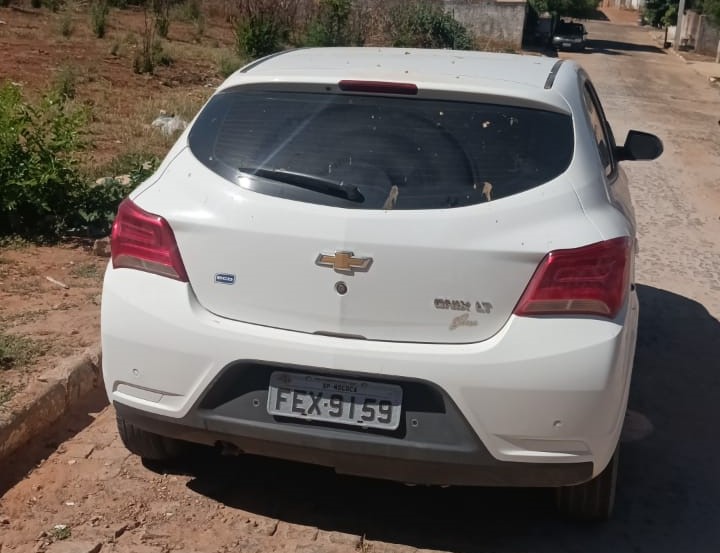 Veículo furtado é recuperado pela Polícia Militar na cidade de Paramirim