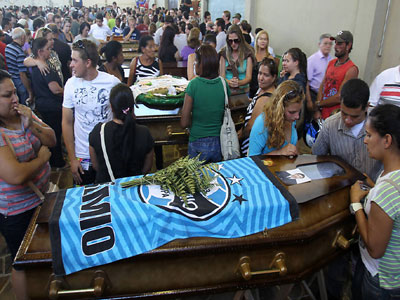 Tragédia em Santa Maria (RS) ocorreu após 'sucessão de erros'