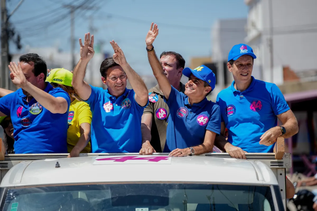 Carreata de ACM Neto ocupa ruas de Vitória da Conquista e reúne milhares de apoiadores
