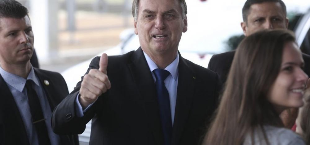 'Querem me derrubar? Eu tenho couro duro', diz Bolsonaro sobre relação com imprensa