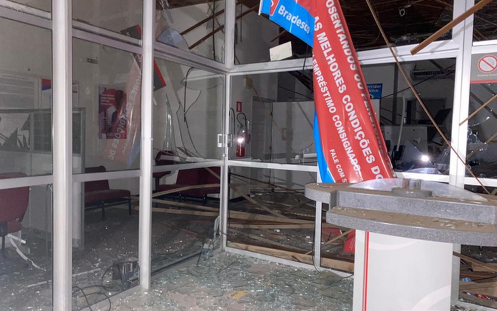 Assaltantes explodem agência bancária de Itiruçu 