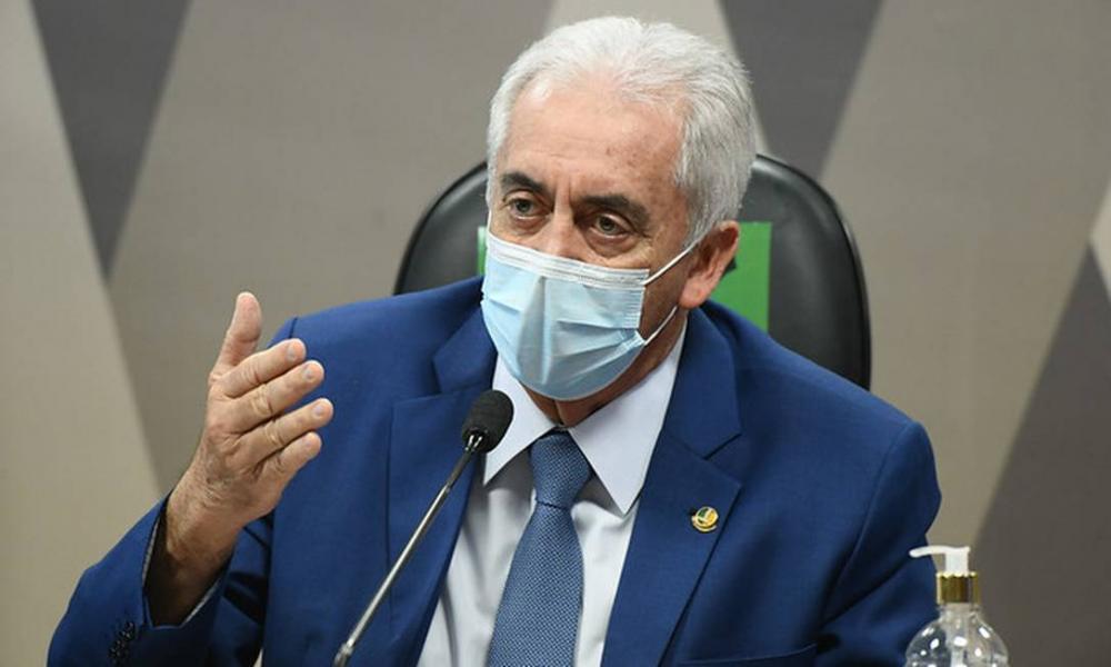 "Não é no grito do capitão que vai resolver a ciência", diz Otto Alencar