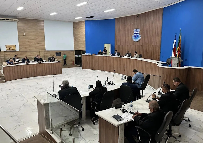 Brumado: Câmara reprova contas de 2018 e 2019 do prefeito Eduardo Vasconcelos