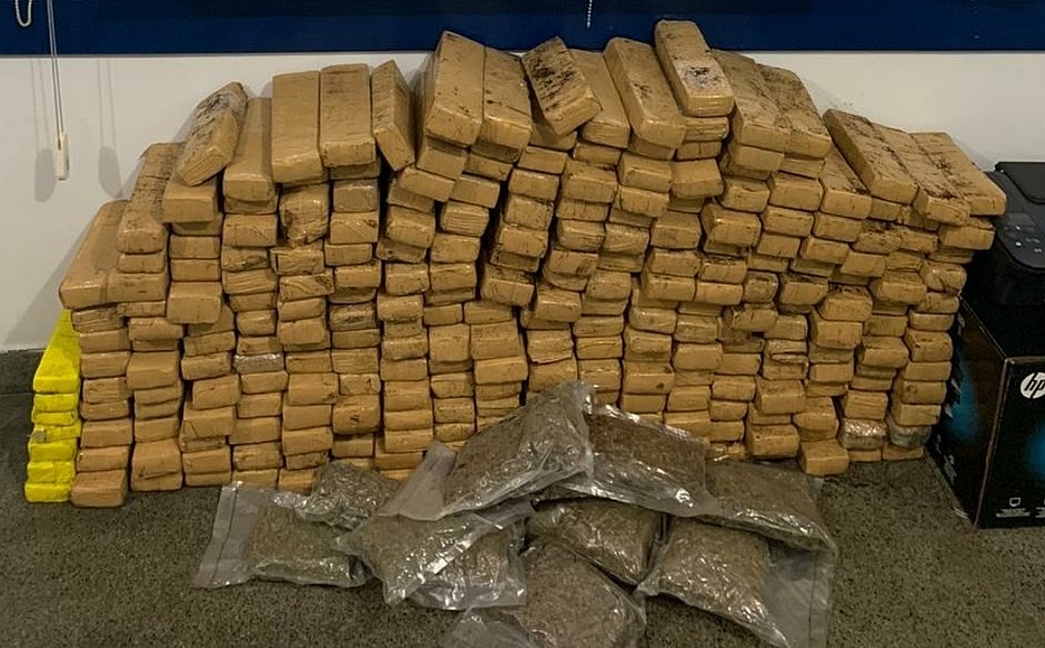 Mais de 180 quilos de maconha são apreendidos em ônibus clandestino na Bahia