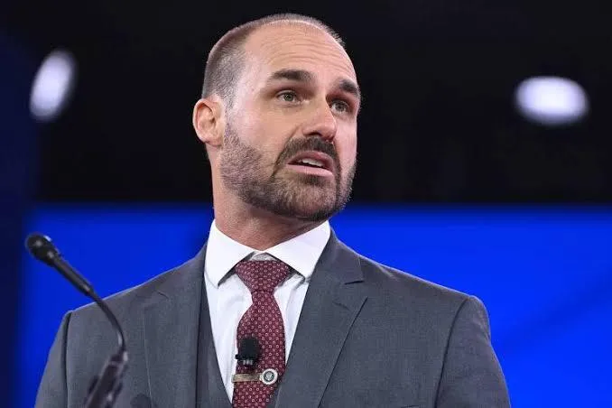 Eduardo Bolsonaro é demitido da PF após processo por abandono de cargo