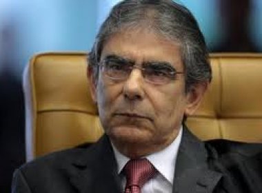 Mensalão: Ayres Britto pode sair do STF sem deixar penas por escrito