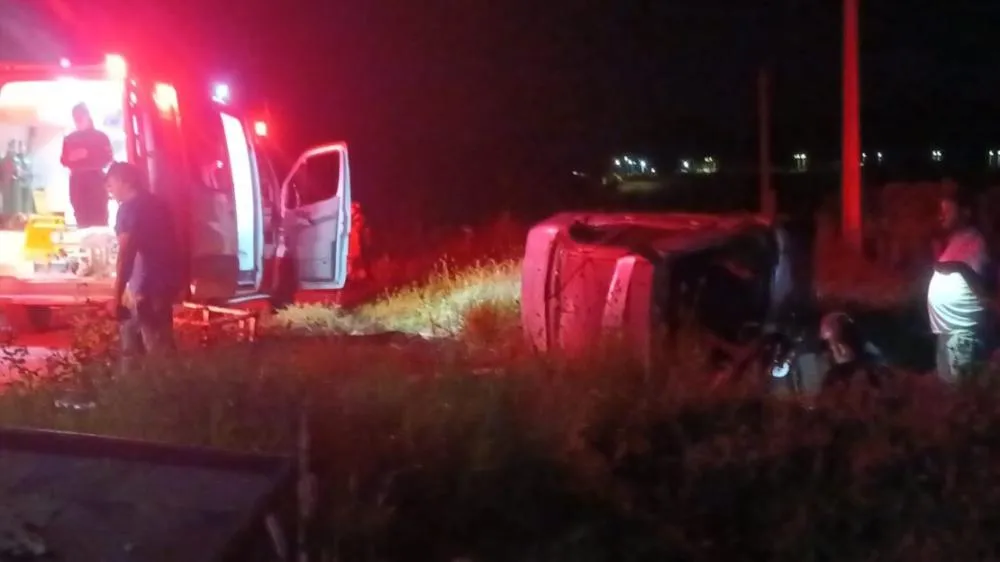 Colisão entre carros deixa três feridos na BA-938, em Guanambi