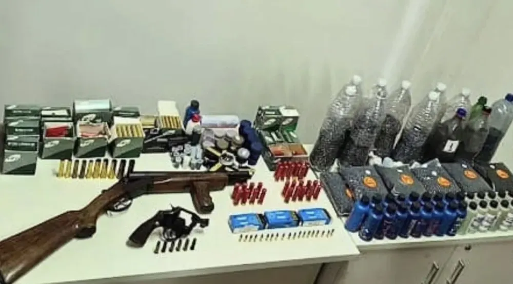 Operação encontra arsenal em Oliveira dos Brejinhos