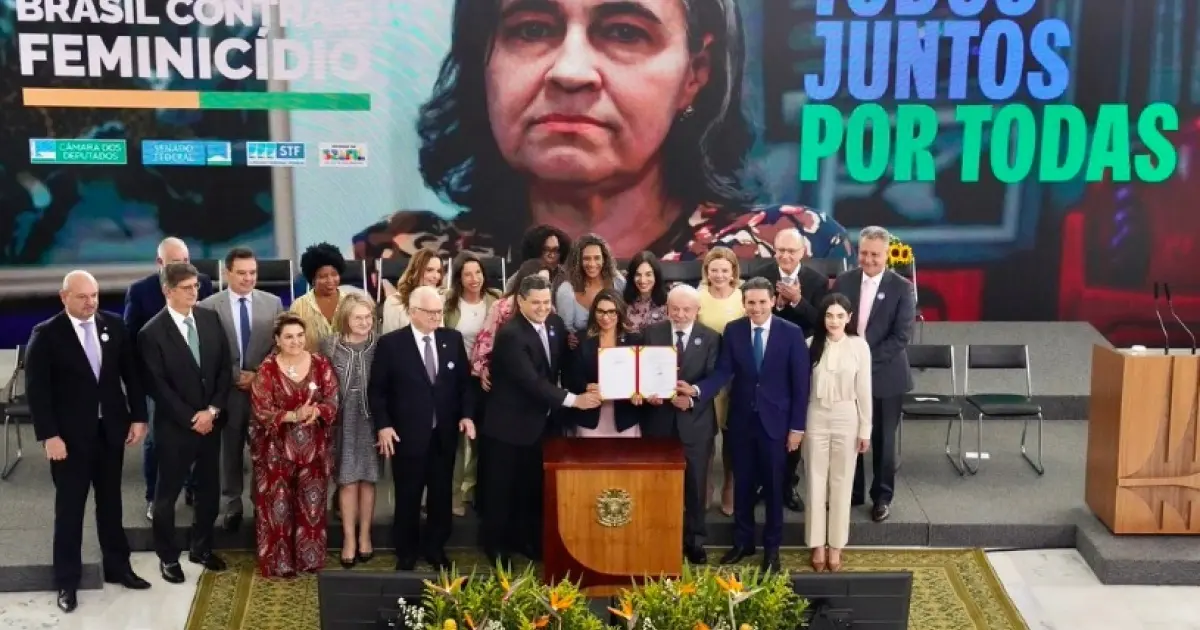 Lula e chefes dos três poderes firmam pacto contra feminicídio