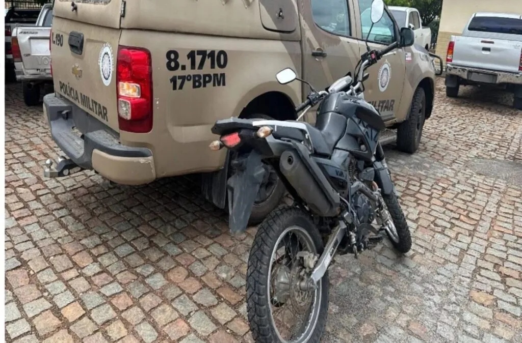 PM apreende moto com suspeita de clonagem em Guanambi