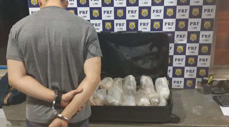 Sudoeste: Homem é preso com 25 kg de drogas e tenta subornar policiais na BR-116