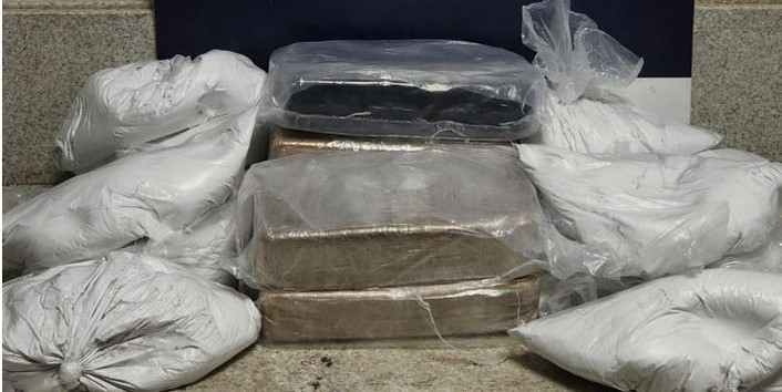 Vitória da Conquista: Em ônibus, PRF apreende 5 Kg de cocaína