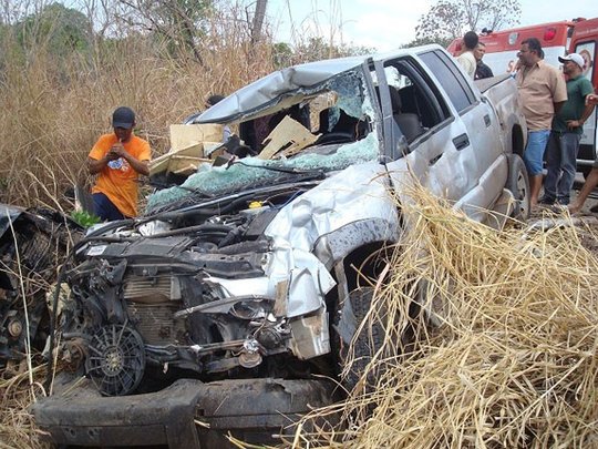 Três pessoas morrem e cinco ficam feridos em acidente na BR-242