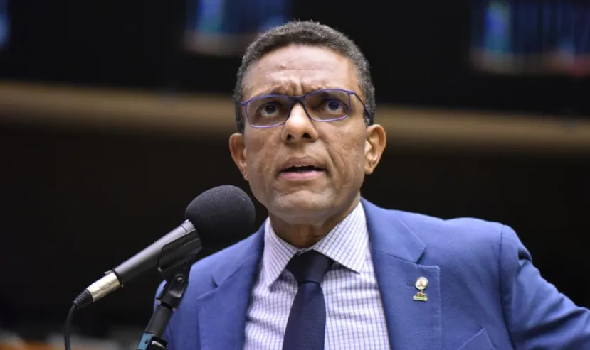 Otoni de Paula, ex-apoiador de Bolsonaro, chama Flávio de "traidor da direita"