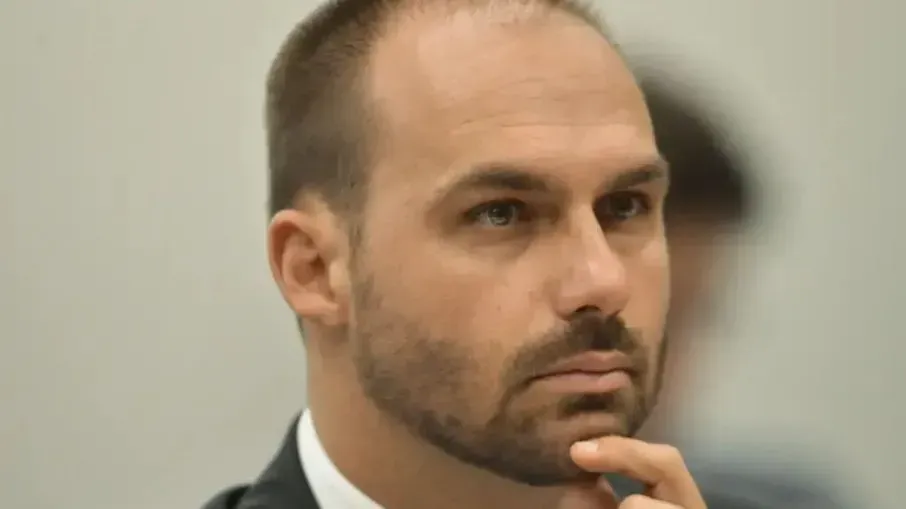 STF pode julgar Eduardo Bolsonaro por coação em breve