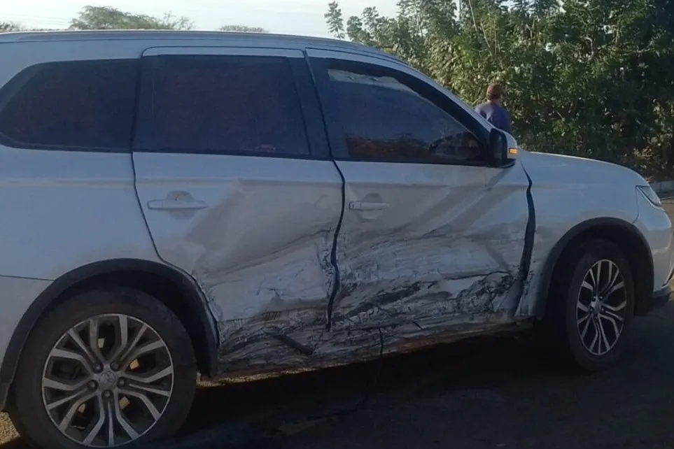 Dois carros se envolvem em acidente na zona rural de Malhada