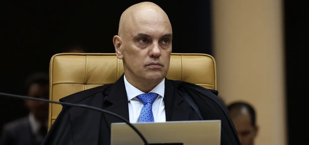 Flávio Bolsonaro aciona STF para tirar Moraes de análise sobre caso que envolve Master
