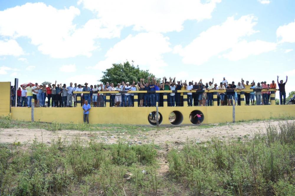 Governo de Guanambi investe e entrega equipamento de mobilidade na zona rural