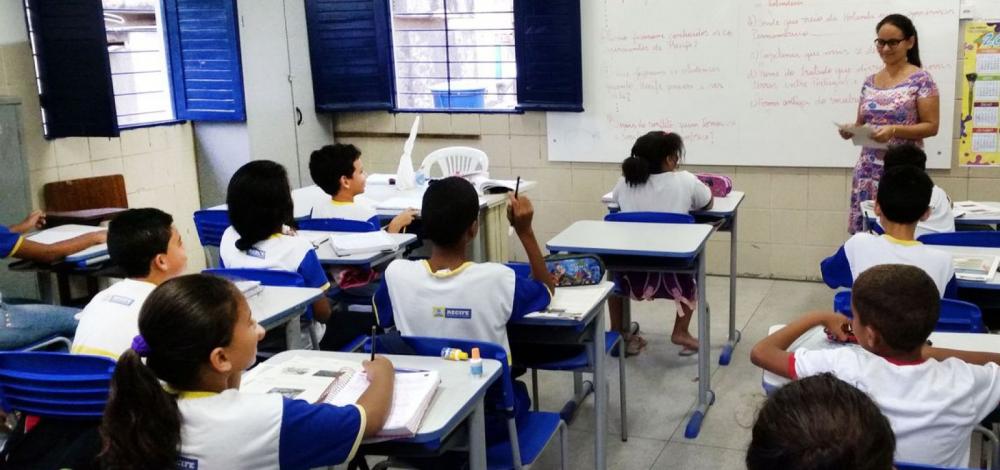 Desigualdade entre alunos ricos e pobres no Brasil está entre as maiores do mundo, diz estudo
