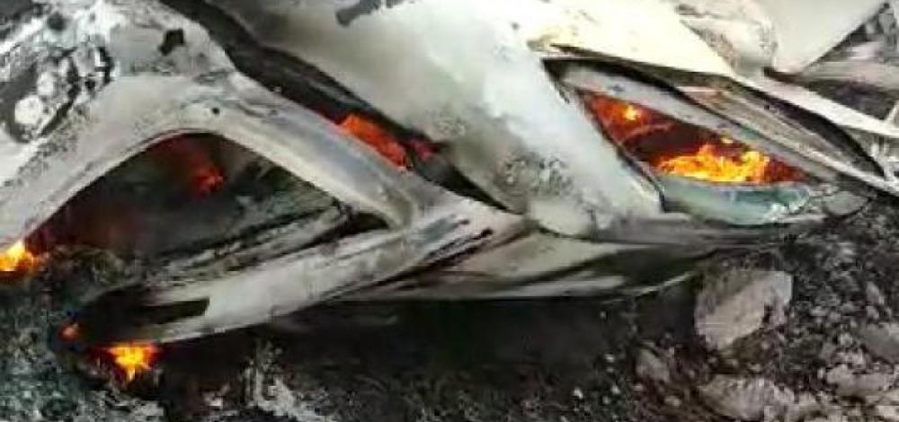 Acidente de carro mata dois e homem é eletrocutado ao tentar ajudar casal