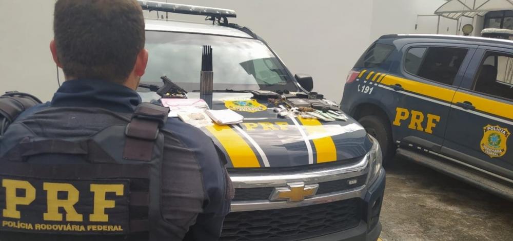 Operação prende chefe de grupo criminoso e afasta cúmplice de cargo de servidora pública