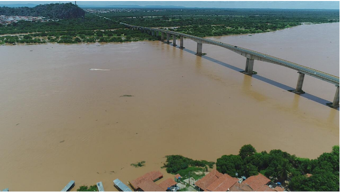 Por conta de fortes chuvas, moradores de Bom Jesus da Lapa temem inundações 