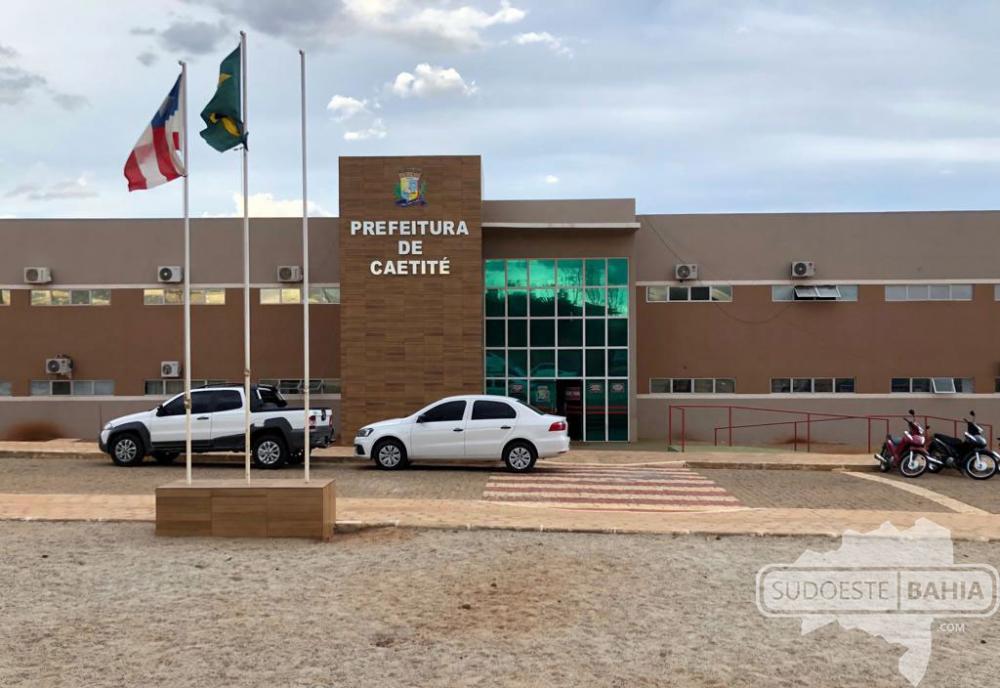 Prefeitura de Caetité corta hora extra, licença-prêmio e gratificação de servidores para conter gastos