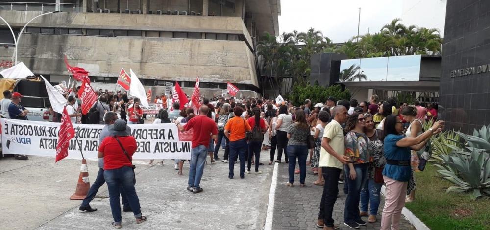 Servidores divulgam carta e fazem protesto contra Reforma da Previdência baiana 