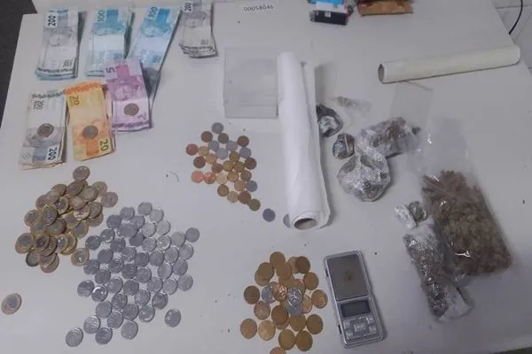 Jovem é preso após tentar fugir de blitz e ser flagrado com drogas em Guanambi