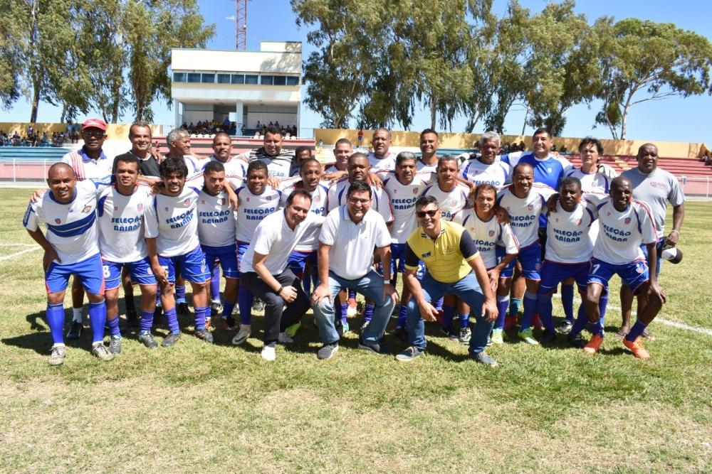 Prefeitura de Guanambi entrega Kits Esportivos para 20 escolinhas de base