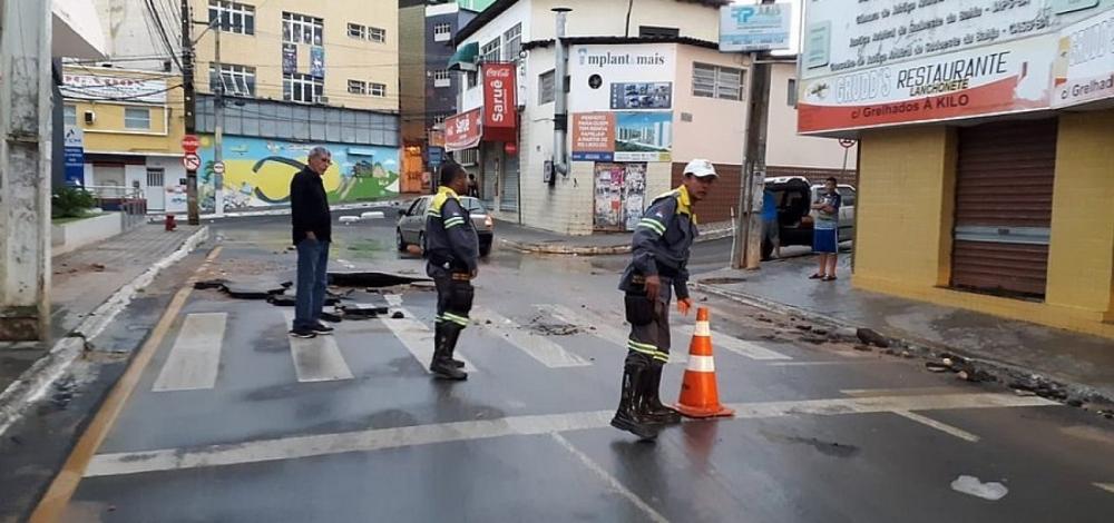 Vitória da Conquista decreta situação de emergência após enxurradas