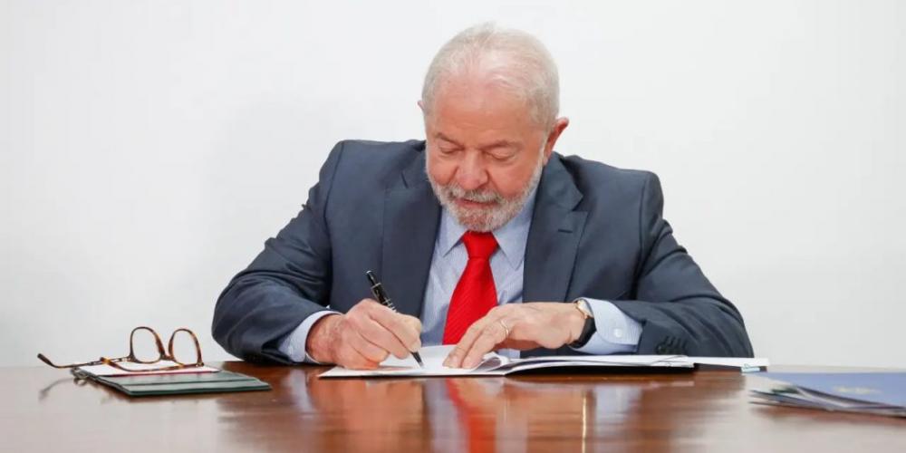 Lula assinará MP do salário mínimo de R$ 1.320 até 1º de maio