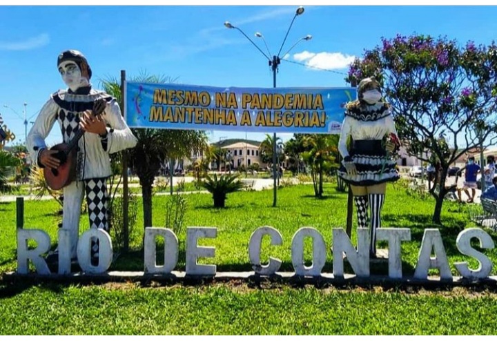Mesmo sem carnaval, a Praça de Rio de Contas foi decorada e atraiu a atenção de muitos visitantes 