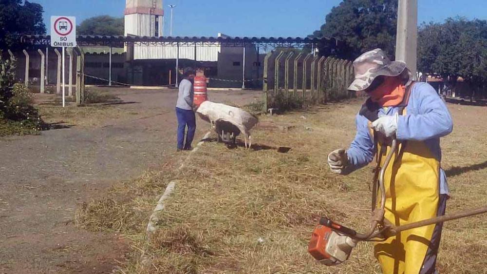 Prefeitura de Guanambi continua com ações de limpeza de vias públicas