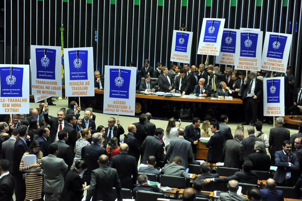 Governo deve esperar reação do mercado para regulamentar reforma trabalhista
