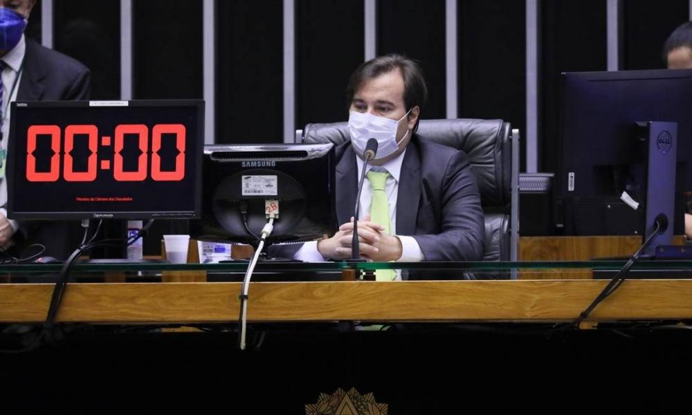 Rodrigo Maia cria grupo para estudar adiamento das eleições municipais