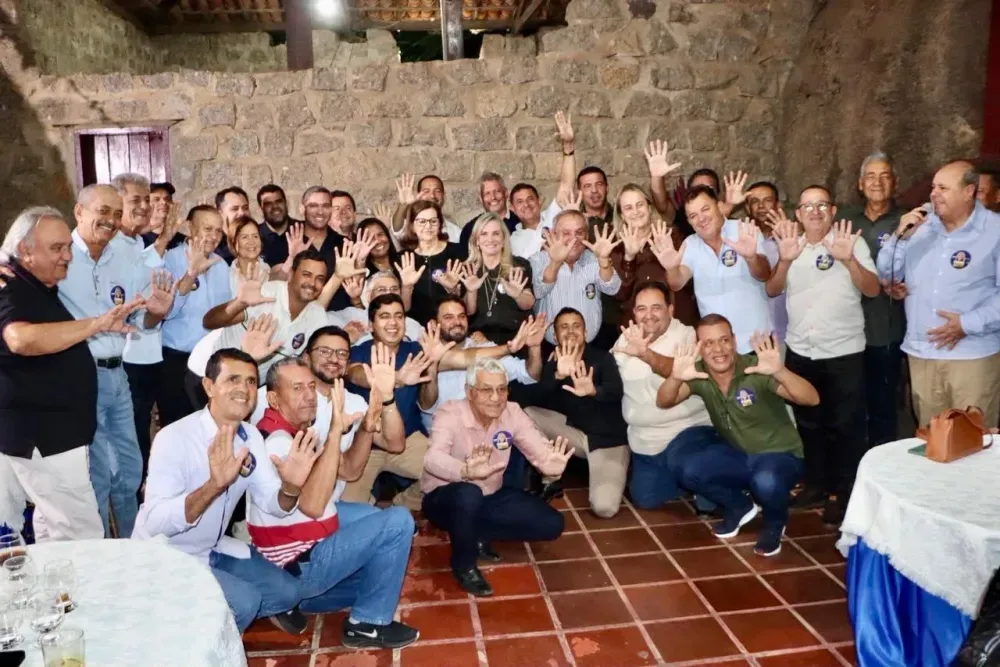 Ivana Bastos reúne 22 prefeitos em encontro político no Sudoeste da Bahia
