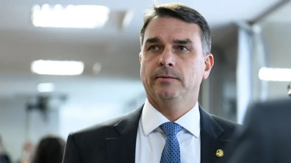 Para reforçar acusação de corrupção, campanha de Flávio vai chamar presidente de 'pai do Lulinha'