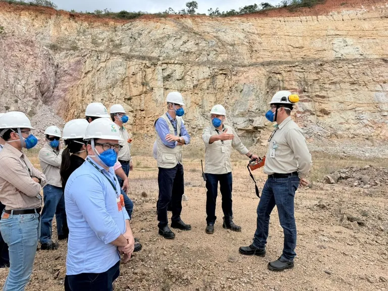 Comitiva da Presidência da República visita unidade de urânio em Caetité