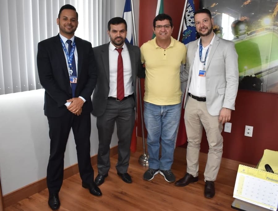 Prefeito de Guanambi Comemora Vinda da Superintendência da Caixa para Guanambi