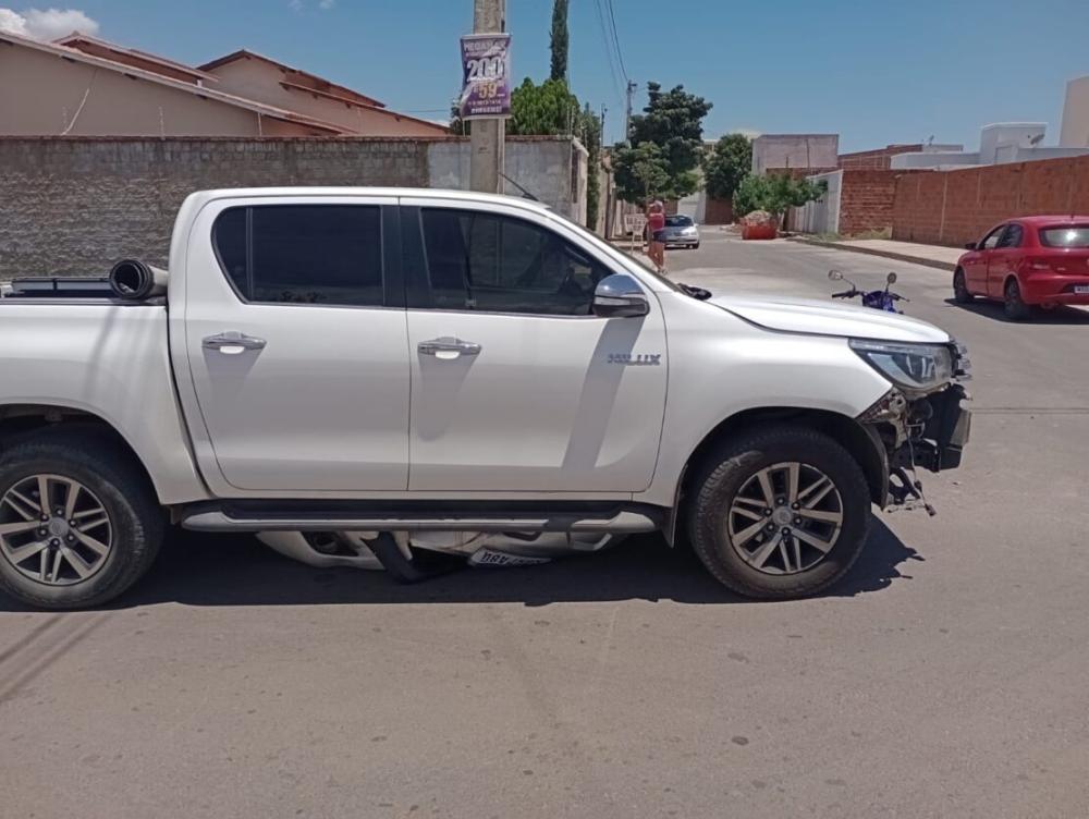 Motocicleta pega fogo após colisão com carro em Guanambi