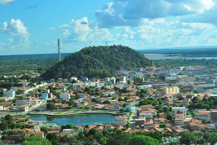 Mesmo com toque de recolher, casos de coronavírus disparam em Bom Jesus da Lapa 