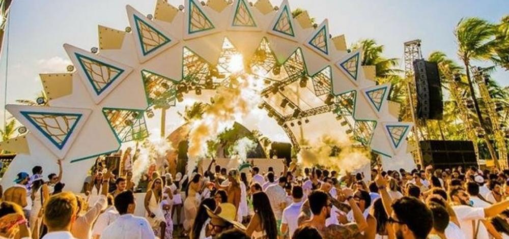 Cidade baiana e destino de famosos confirma oito dias de festa de Réveillon ainda em 2021