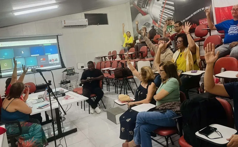 Sem resposta do governo, docentes da UNEB realizam paralisação de 24h na Bahia