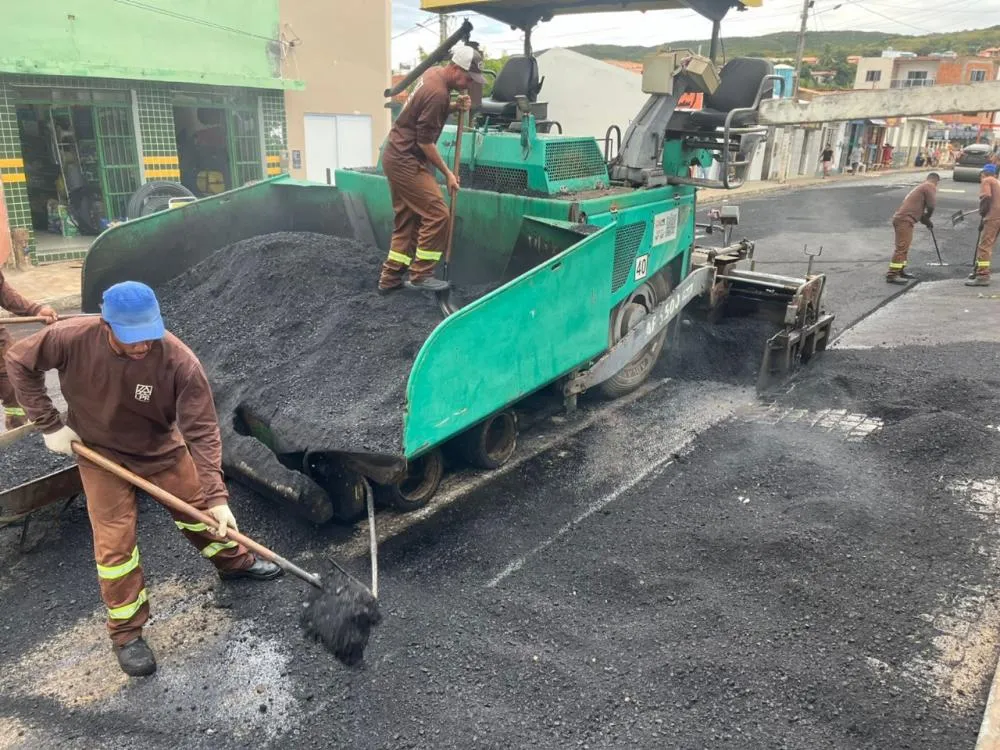 Igaporã conclui asfaltamento no centro e prefeito anuncia novas obras