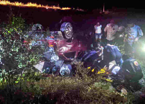 Homem fica ferido após capotar carro na BA-573, em Guanambi