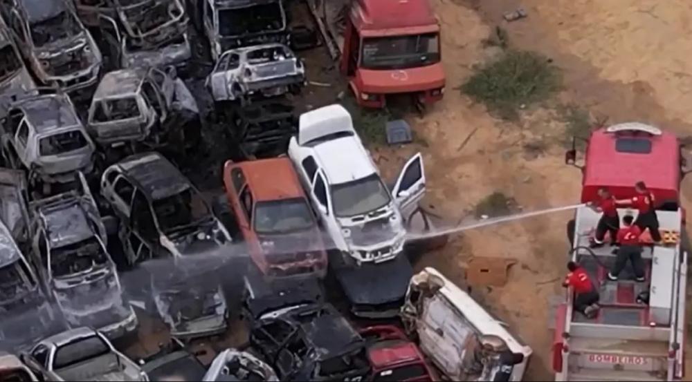Sudoeste: Incêndio destrói veículos estacionado em pátio de delegacia 